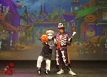 〈アキットハロウィーン2026〉レインボーン男爵 缶バッヂ 2026(3個セット)の画像