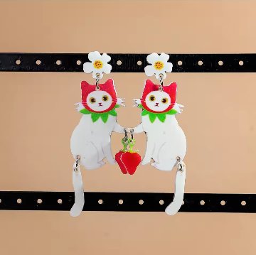イチゴフードの猫ピアスの画像