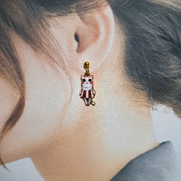 おすまし猫ちゃんのハッピーピアス・イヤリングの画像