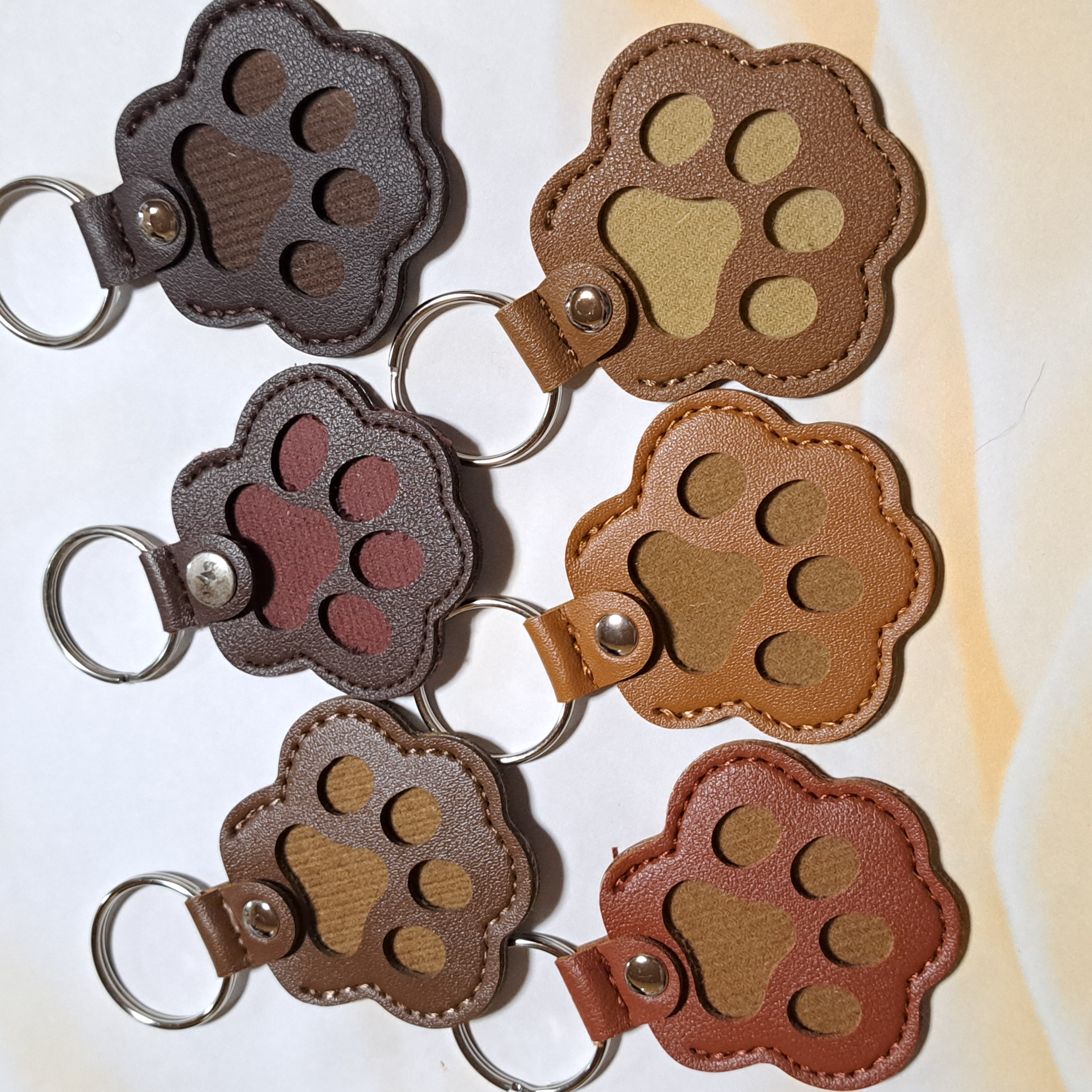 肉球の小物入れキーホルダー(茶系)の画像