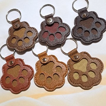 肉球の小物入れキーホルダー(茶系)の画像