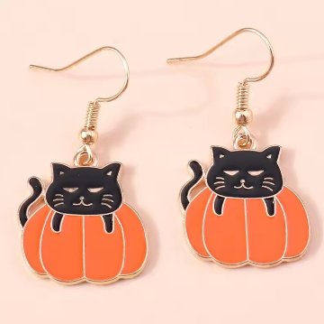 カボチャの上の黒猫ピアス・イヤリングの画像