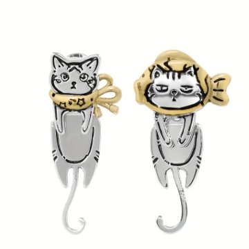 ぶらさがりネコのいたずらピアスの画像