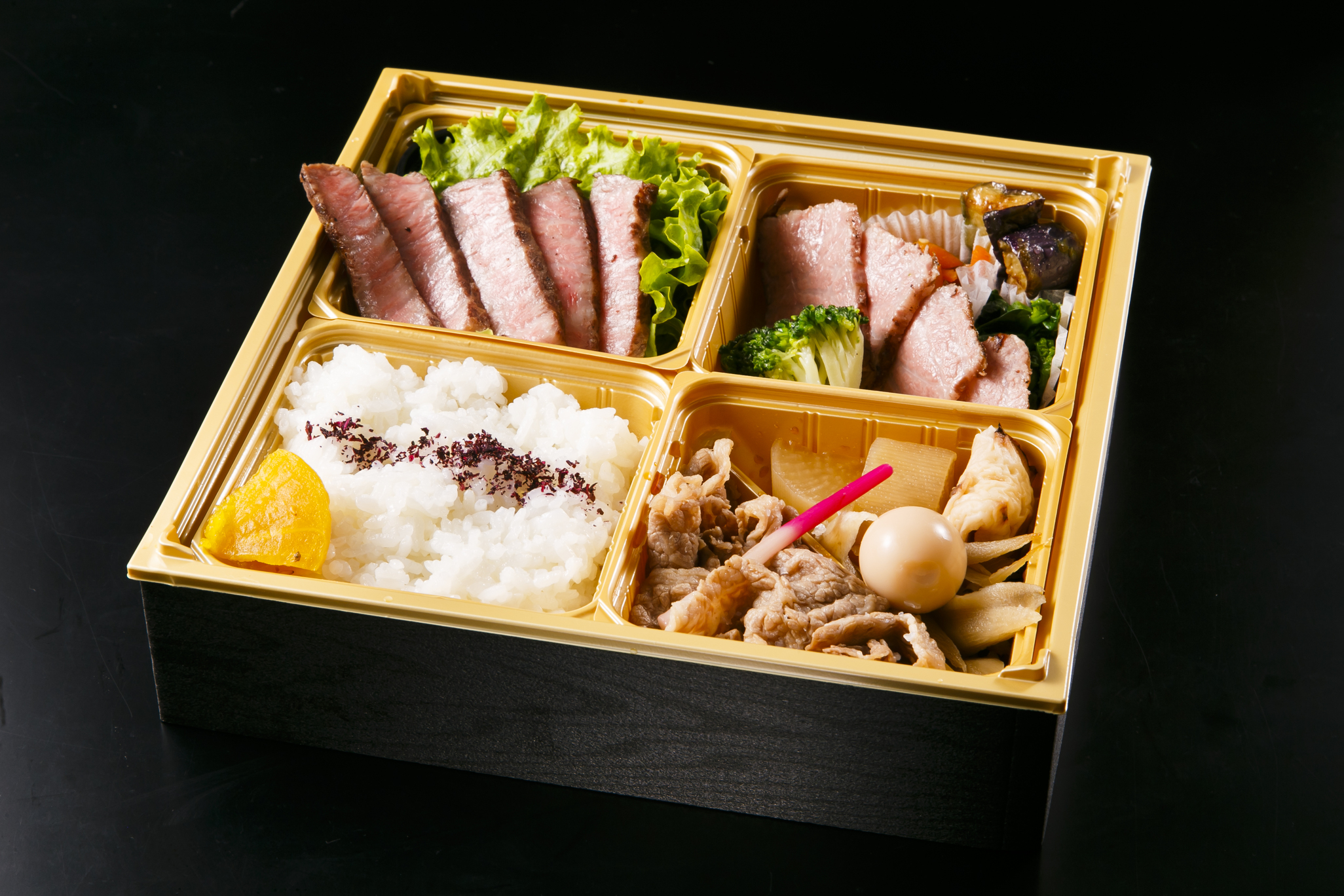 ステーキ・すき焼き・ローストビーフ　A5黒毛和牛「九州王」満喫御膳（お茶付き）の画像