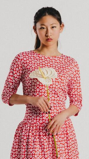 フラワートップス - アガタ・ルイス・デ・ラ・プラダ（CAMSETA FLORES MANGA FRANCESA - Agatha Ruiz de la Prada）の画像