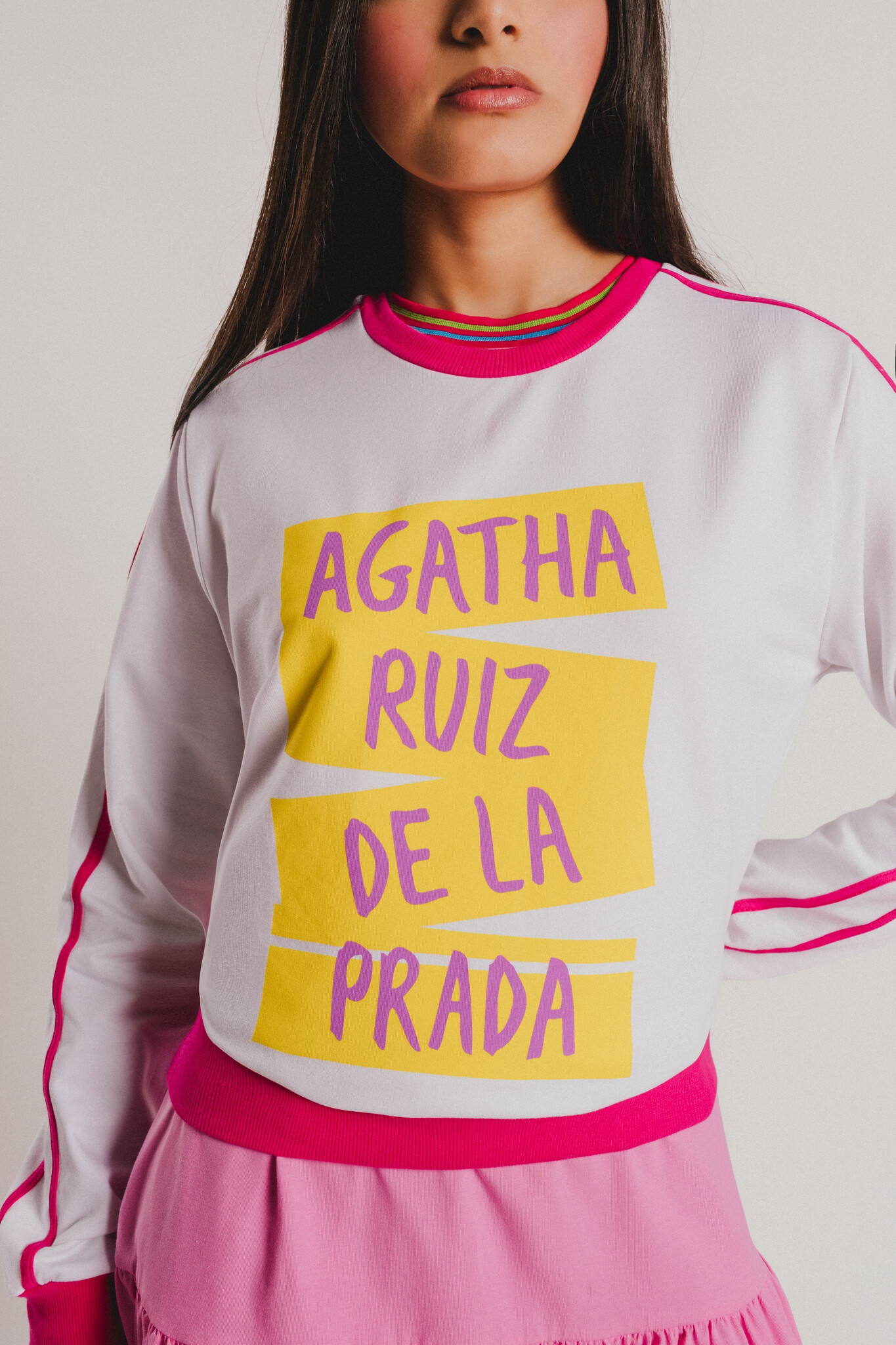 エチケタストレーナー - アガタ・ルイス・デ・ラ・プラダ（SUDADERA BLANCA ETIQUETAS ARP - Agatha Ruiz de la Prada）の画像