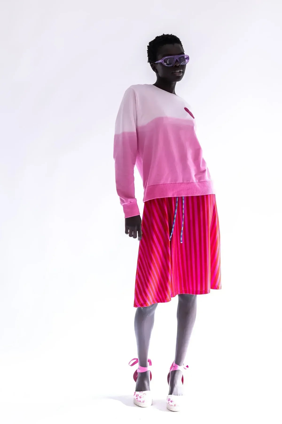 グラデーショントレーナー ピンク - アガタ・ルイス・デ・ラ・プラダ（SUDADERA ROSA DEGRADADO - Agatha Ruiz de la Prada）の画像