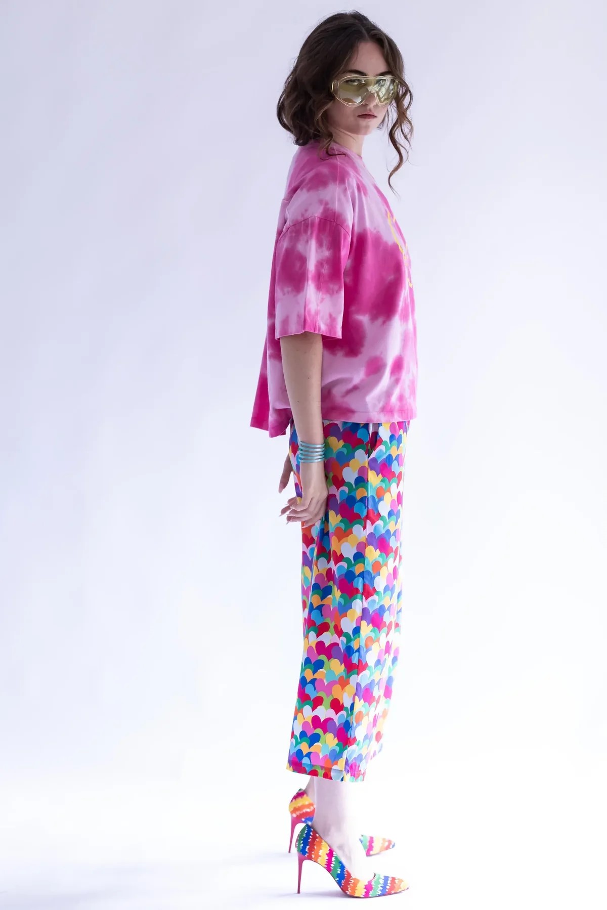 イエローハート Tシャツ ピンク - アガタ・ルイス・デ・ラ・プラダ（CAMISETA ROSA CORAZON PERFIL AMARILLO - Agatha Ruiz de la Prada）の画像