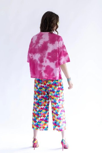 イエローハート Tシャツ ピンク - アガタ・ルイス・デ・ラ・プラダ（CAMISETA ROSA CORAZON PERFIL AMARILLO - Agatha Ruiz de la Prada）の画像