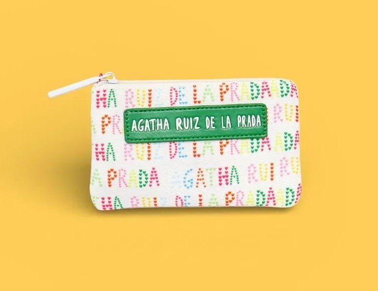 ジッパーコインケース　レトラ - アガタ・ルイス・デ・ラ・プラダ（PRINTED ZIPPER COIN PURSE - Agatha Ruiz de la Prada）の画像