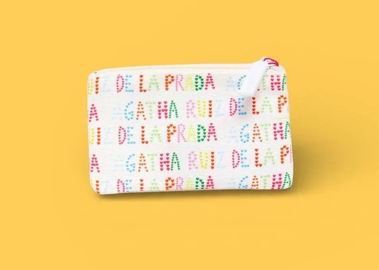 ジッパーコインケース　レトラ - アガタ・ルイス・デ・ラ・プラダ（PRINTED ZIPPER COIN PURSE - Agatha Ruiz de la Prada）の画像