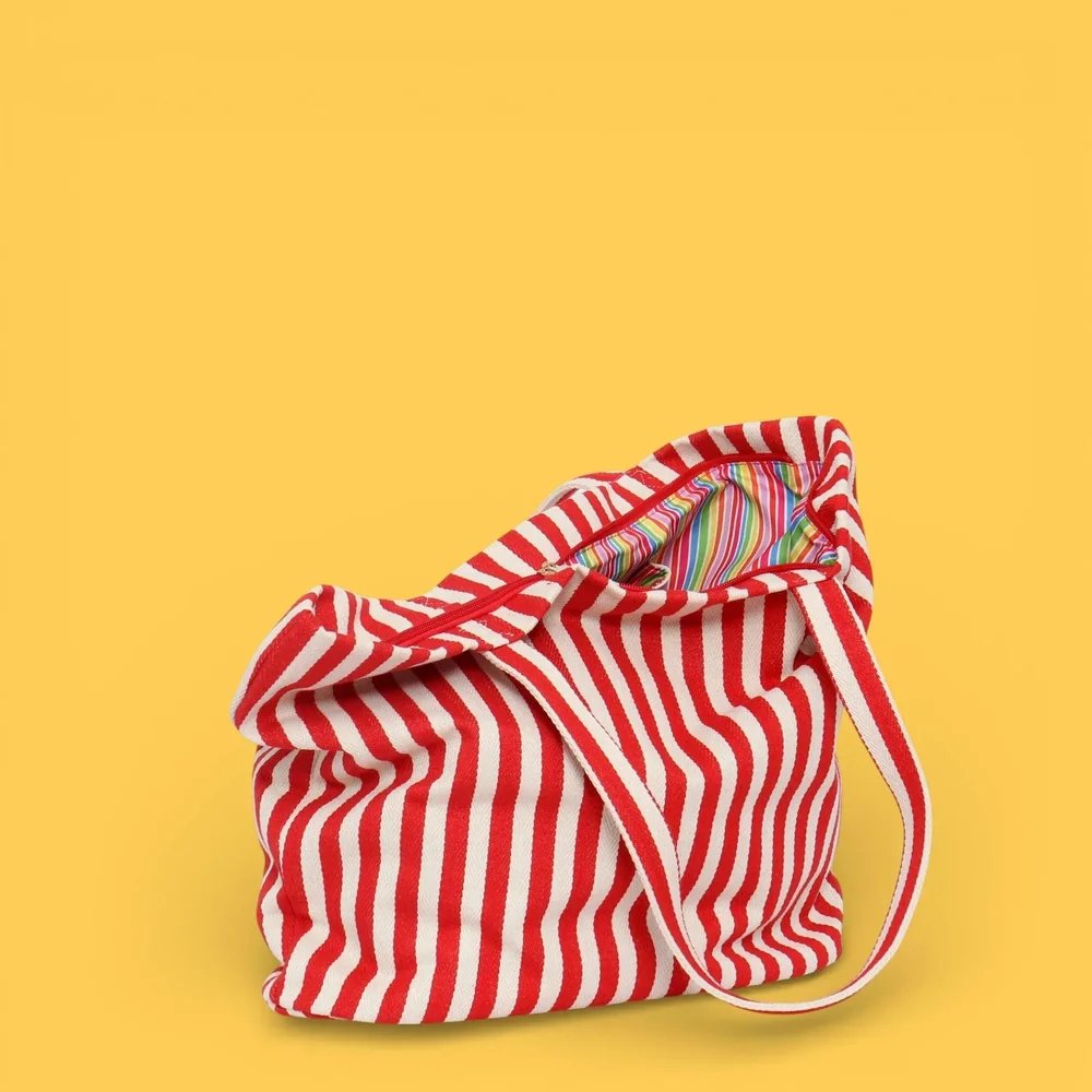 ストライプトートバッグ レッド - アガタ・ルイス・デ・ラ・プラダ（RED STRIPED TOTE - Agatha Ruiz de la Prada）の画像
