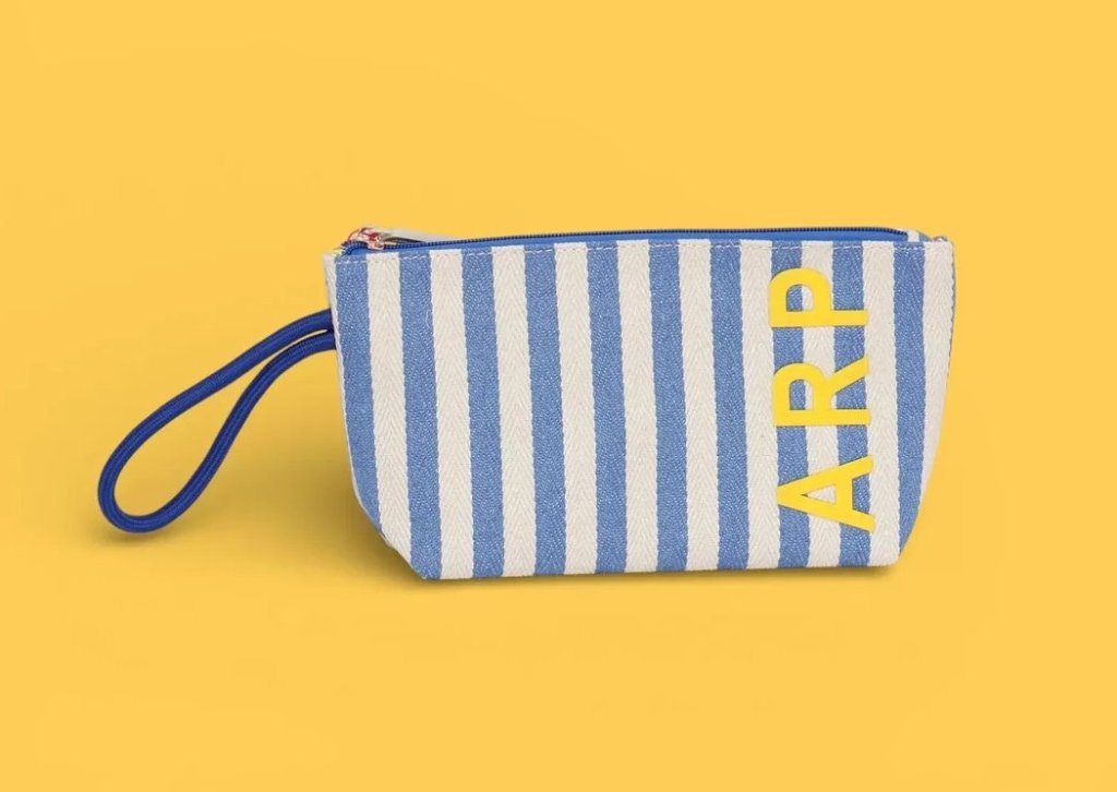 ストライプ トイレタリーバッグ ブルー - アガタ・ルイス・デ・ラ・プラダ（BLUE STRIPED TOILETRY BAG - Agatha Ruiz de la Prada）の画像