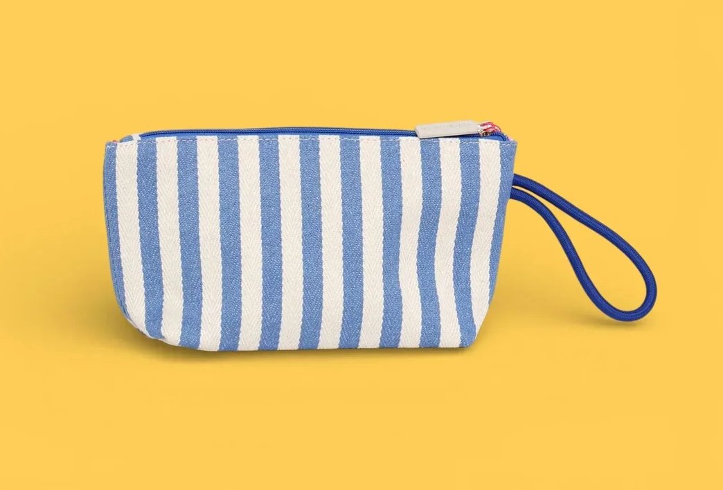 ストライプ トイレタリーバッグ ブルー - アガタ・ルイス・デ・ラ・プラダ（BLUE STRIPED TOILETRY BAG - Agatha Ruiz de la Prada）の画像