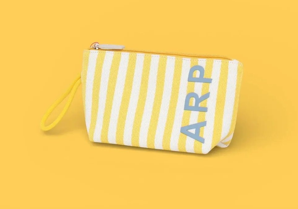 ストライプ トイレタリーバッグ イエロー -アガタ・ルイス・デ・ラ・プラダ（YELLOW STRIPED TOILETRY BAG -Agatha Ruiz de la Prada）の画像