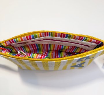ストライプ トイレタリーバッグ イエロー -アガタ・ルイス・デ・ラ・プラダ（YELLOW STRIPED TOILETRY BAG -Agatha Ruiz de la Prada）の画像