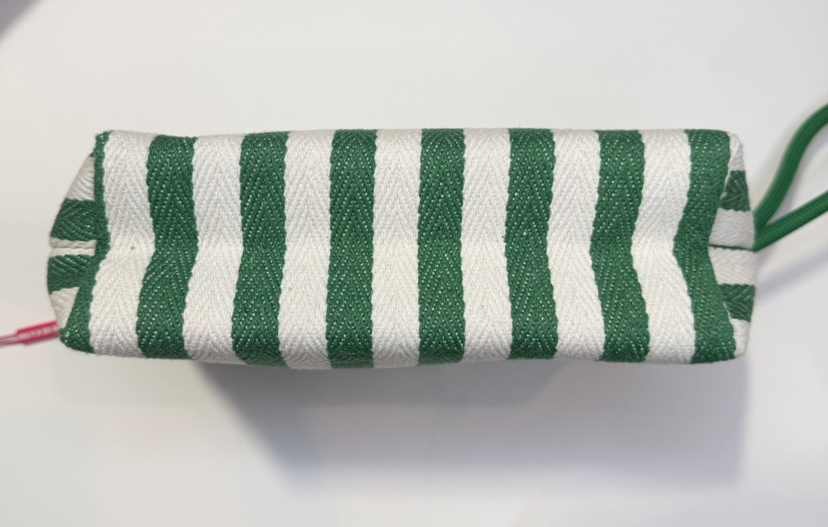 ストライプ トイレタリーバッグ グリーン -アガタ・ルイス・デ・ラ・プラダ（GREEN STRIPED TOILETRY BAG - Agatha Ruiz de la Prada）の画像