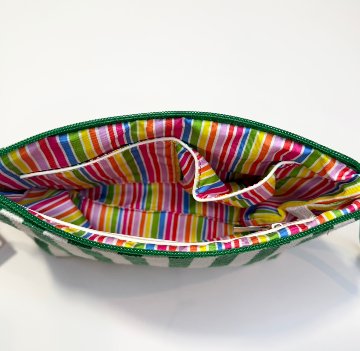 ストライプ トイレタリーバッグ グリーン -アガタ・ルイス・デ・ラ・プラダ（GREEN STRIPED TOILETRY BAG - Agatha Ruiz de la Prada）の画像
