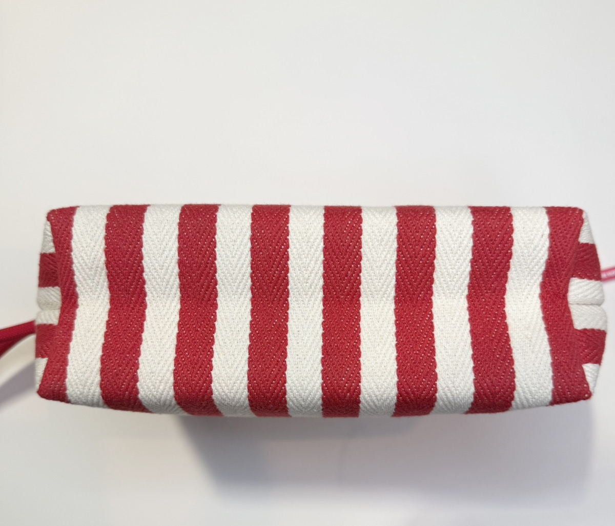 ストライプ トイレタリーバッグ レッド - アガタ・ルイス・デ・ラ・プラダ（RED STRIPED TOILETRY BAG - Agatha Ruiz de la Prada）の画像