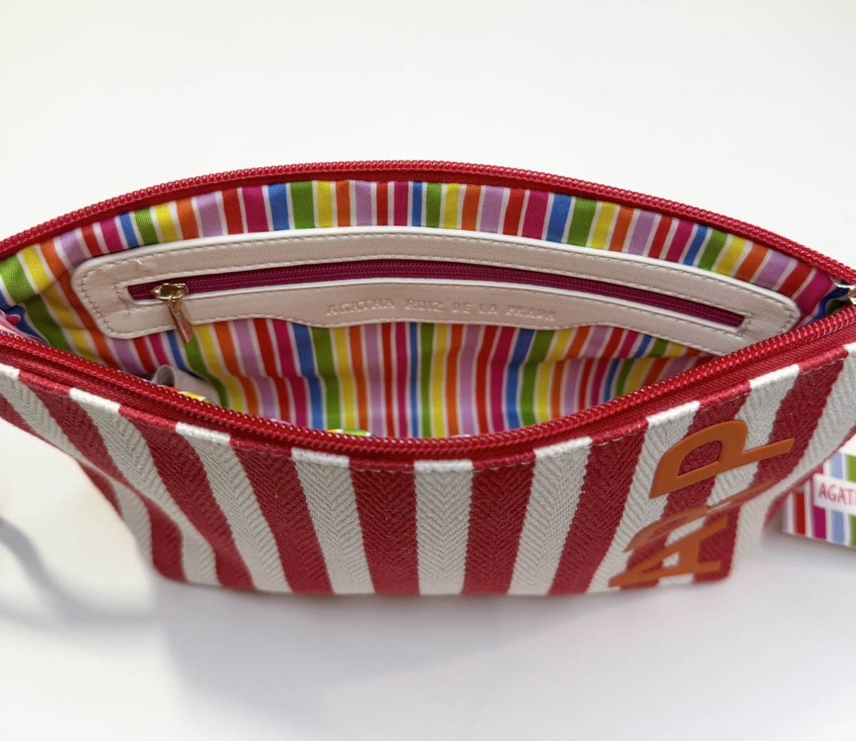 ストライプ トイレタリーバッグ レッド - アガタ・ルイス・デ・ラ・プラダ（RED STRIPED TOILETRY BAG - Agatha Ruiz de la Prada）の画像