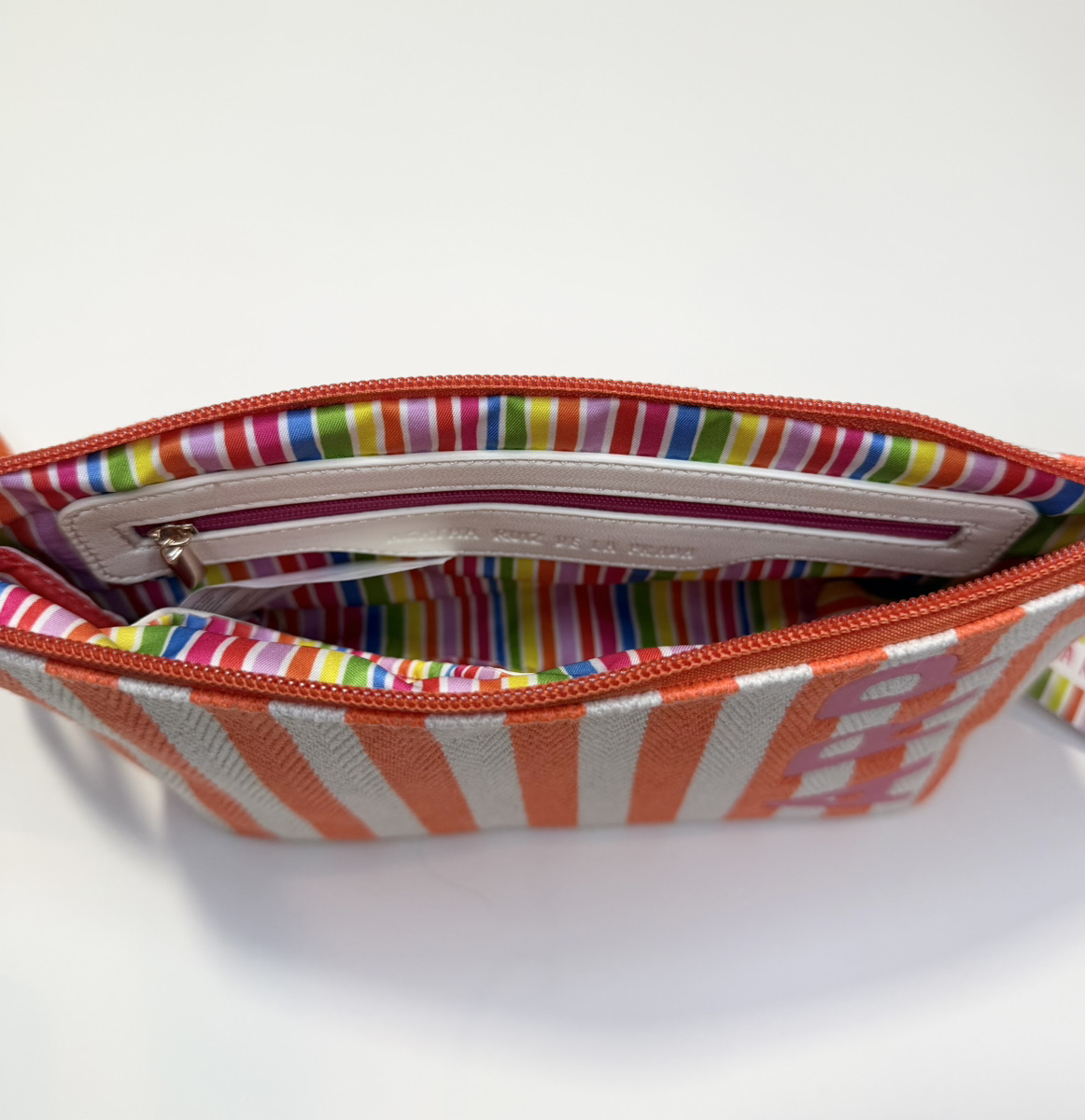 ストライプ トイレタリーバッグ オレンジ -アガタ・ルイス・デ・ラ・プラダ（ORANGE STRIPED TOILETRY BAG -Agatha Ruiz de la Prada）の画像