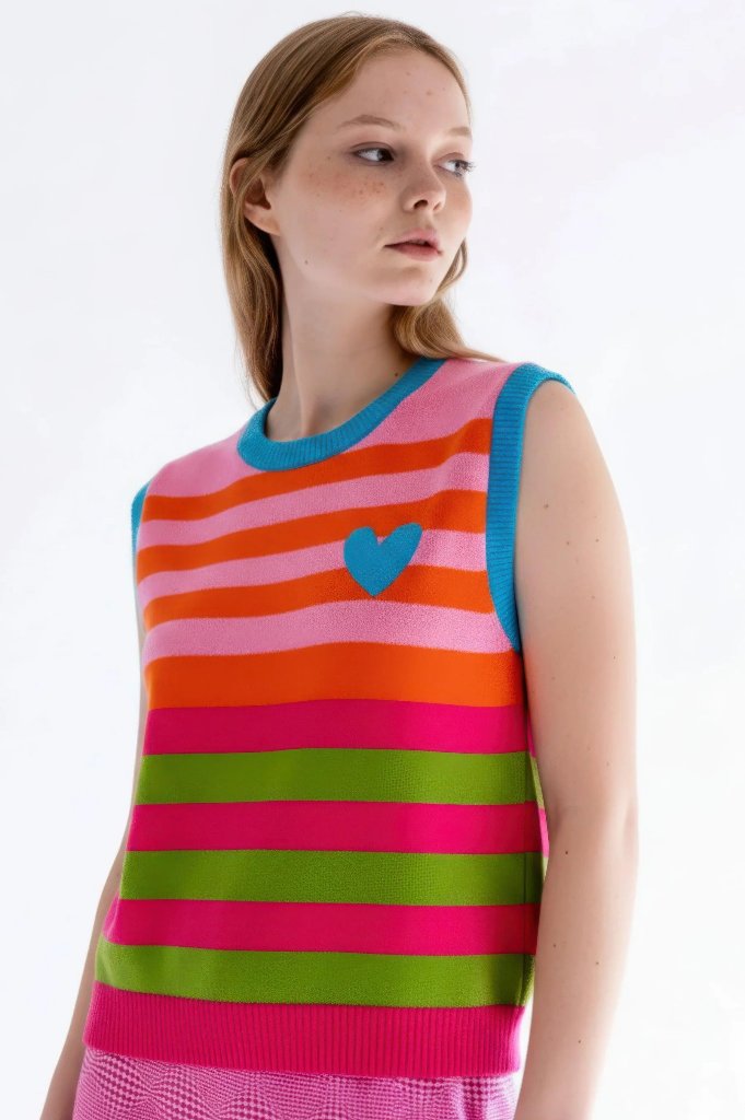 ストライプベスト ブルーハート - アガタ・ルイス・デ・ラ・プラダ（CHALECO RAYAS CORAZON AZUL - Agatha Ruiz de la Prada）の画像
