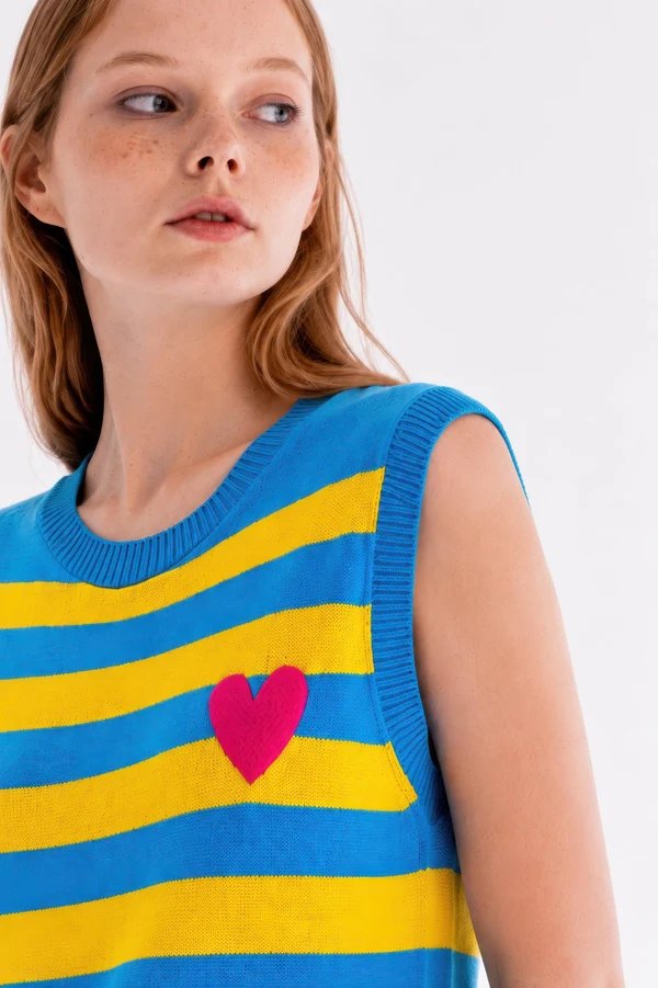 ストライプベスト ピンクハート - アガタ・ルイス・デ・ラ・プラダ（CHALECO RAYAS CORAZON ROSA - Agatha Ruiz de la Prada）の画像