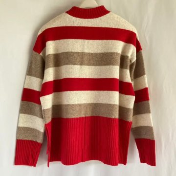 NARU   ボーダーニットプルオーバー　　レッド系の画像