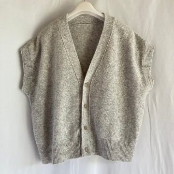 NARU  ショート丈ニットカーディガン　　グレーの画像