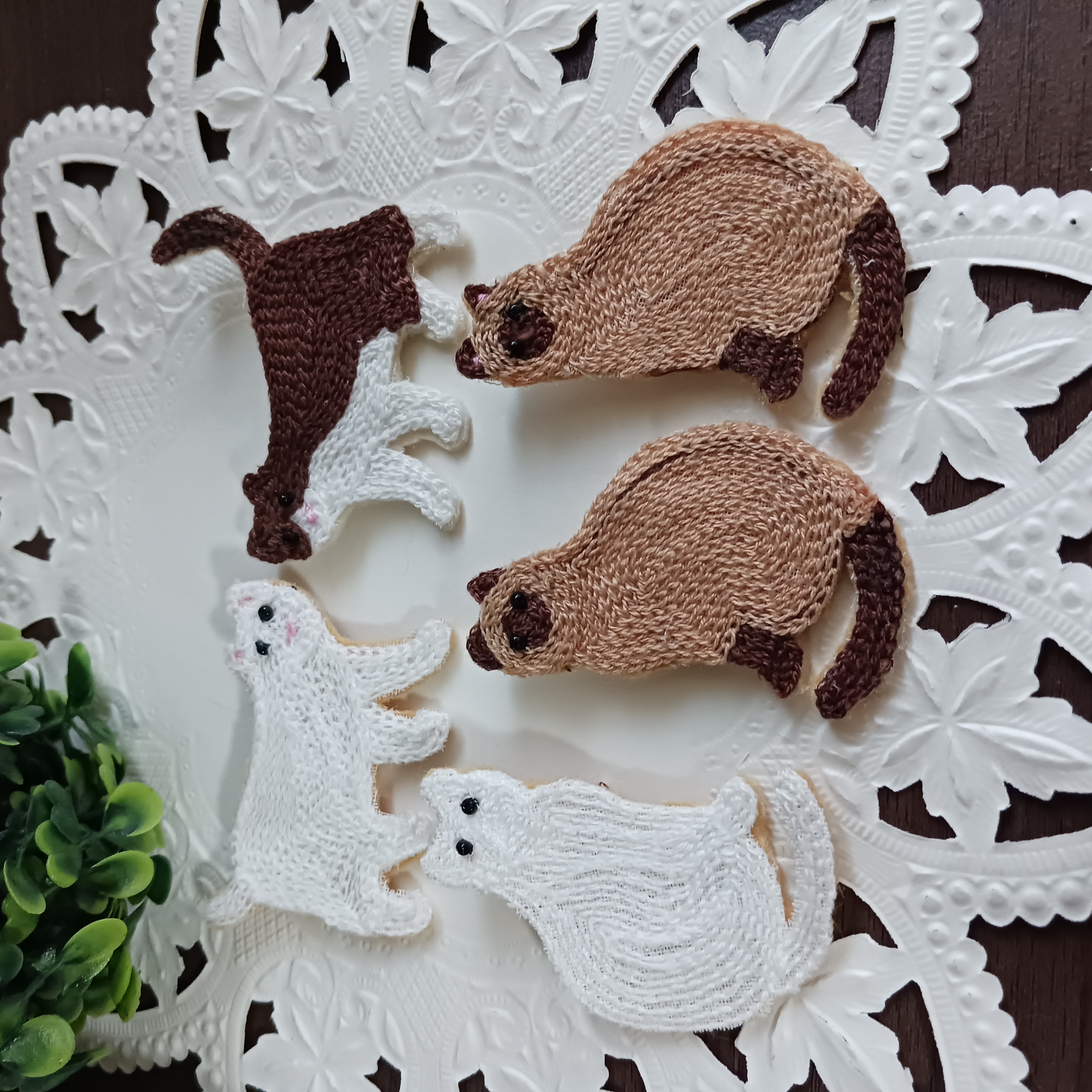 ねこブローチ　はちわれちゃん　送料無料の画像