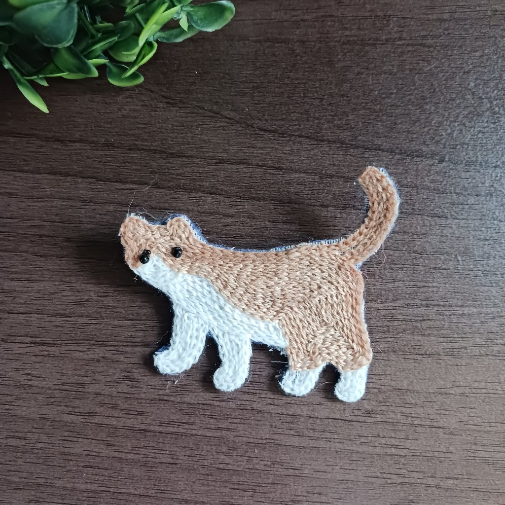 ねこブローチ　ちゃしろちゃん　送料無料の画像