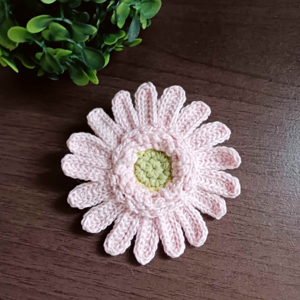 ガーベラコサージュ　ハンドメイド　送料無料の画像