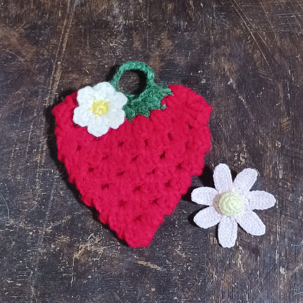 【受注制作】イチゴのアクリルたわしの画像