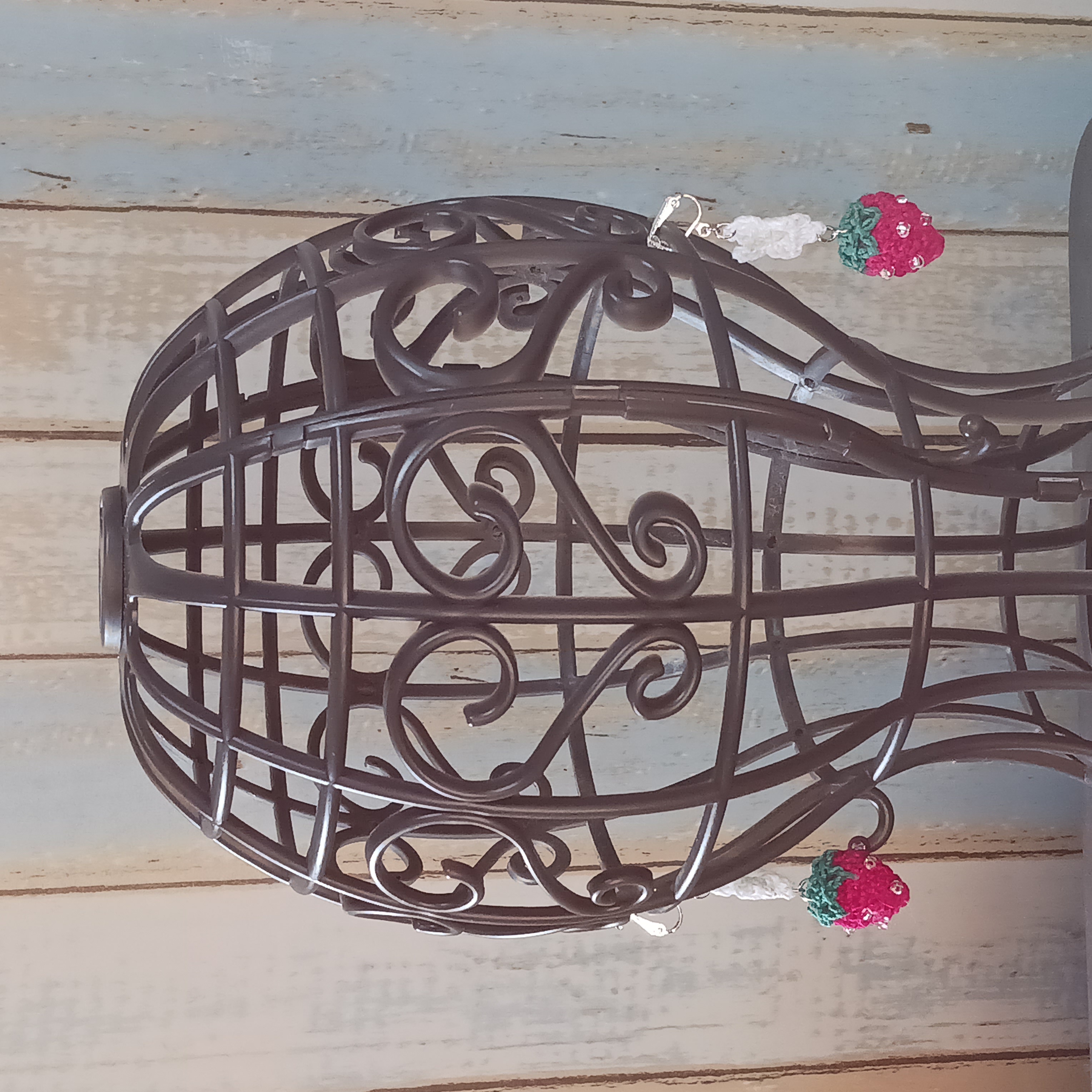 【受注制作】イチゴのイヤリング　ピアス　ハンドメイドの画像