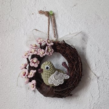 梅とうぐいすのリース ハンドメイド レース編みの画像