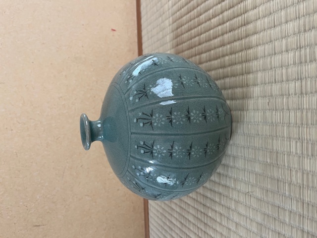 青磁　壺の画像