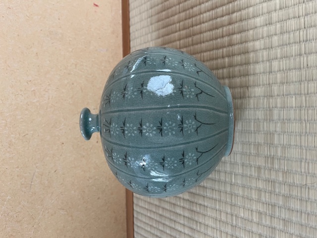 青磁　壺の画像