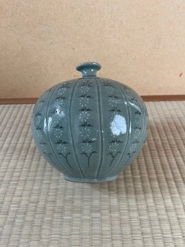 青磁　壺の画像