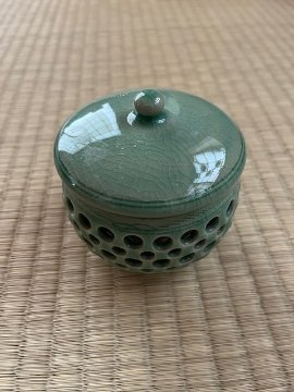青磁　透かし茶碗の画像