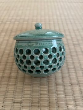 青磁　透かし茶碗の画像