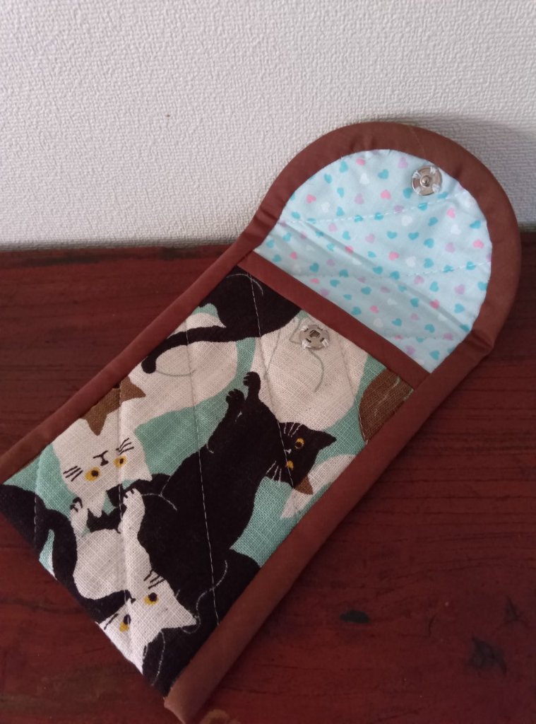 ニャン　ペンケース　の画像