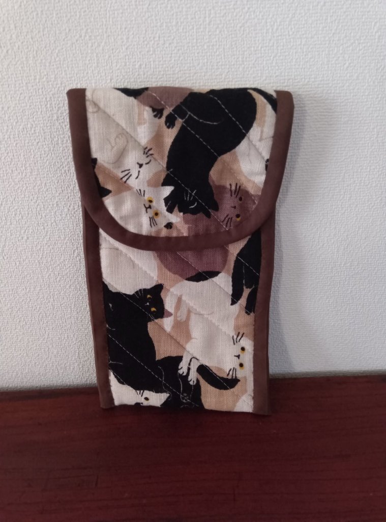 ニャン　ペンケース　の画像