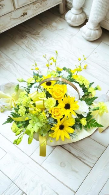 お祝いアレンジメント【黄色系】の画像