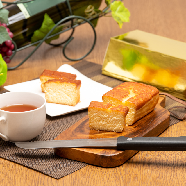 金のケーキ（白）1本の画像