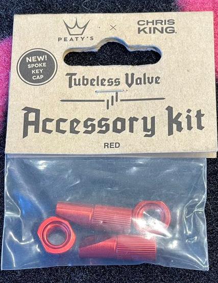 Peaty’s 「ピーティーズ」 / バルブキャップ / RED/ PEATY'S (ピーティーズ) X CHRIS KING　レッドの画像