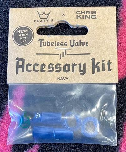 Peaty’s 「ピーティーズ」 / バルブキャップ / Navy/ PEATY'S (ピーティーズ) X CHRIS KING　ネイビーの画像