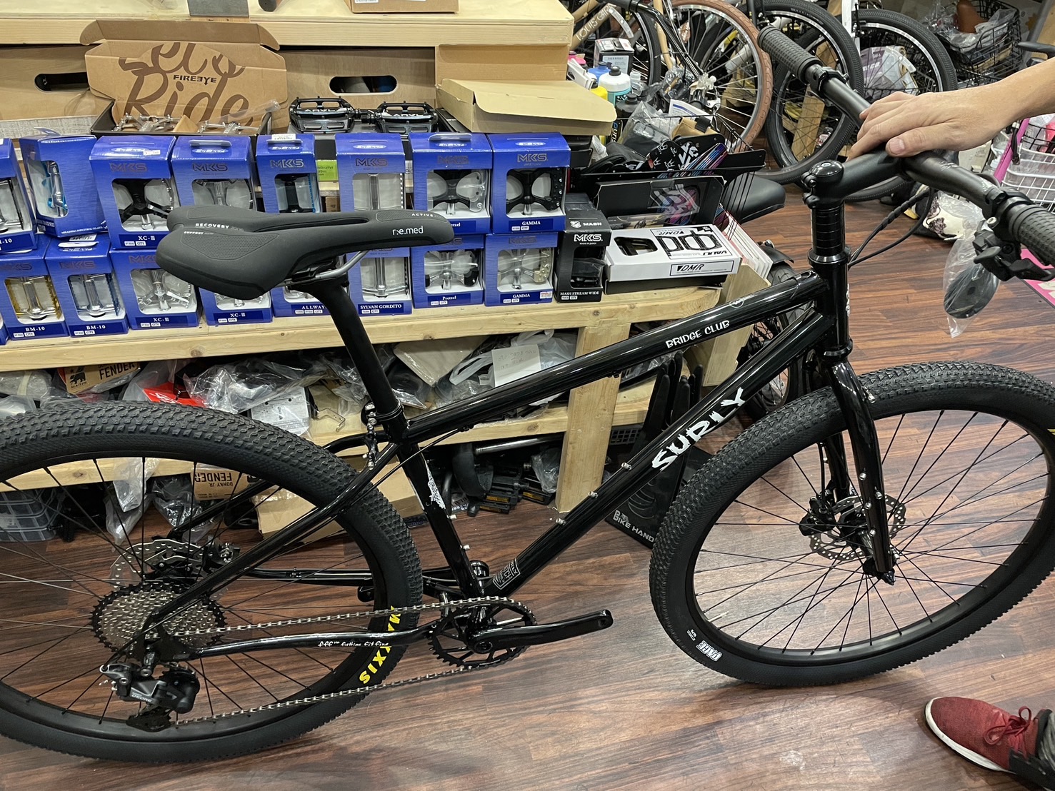 SURLY  (サーリー)/「BRIDGE CLUB」・Sサイズ/BK　タイヤカスタムの画像