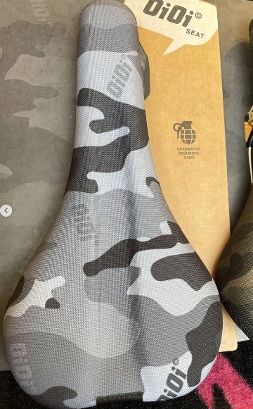 DMR / OIOI SADLLE / Snow Camo / サドルの画像