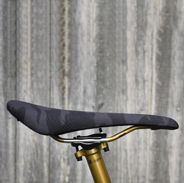 DMR / OIOI SADLLE / Black Camo / サドルの画像