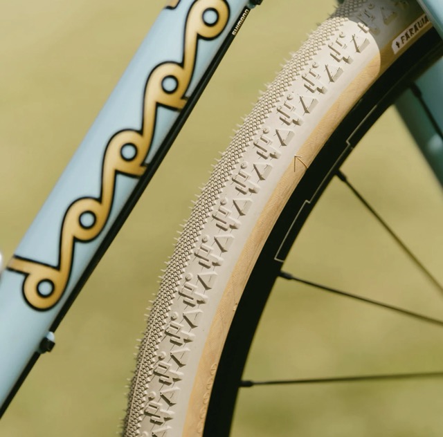 TOMII x SIMWORKS  / Faraway Tire / 700c x 40c / Sand Beige x Tan / タイヤの画像